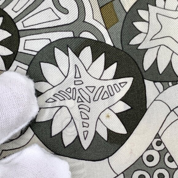 Hermès Color-Block Pattern Printed Silk Collared Single-Breasted Shirt - Picture 8 of 8